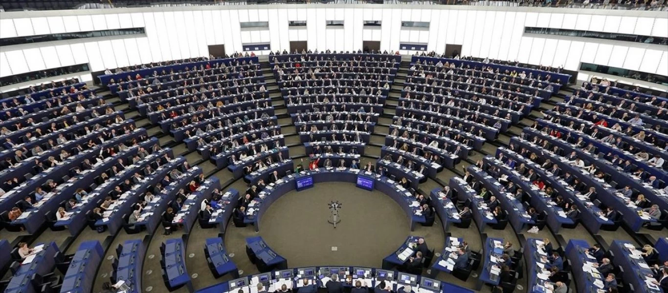 Με τη διαδικασία του κατεπείγοντος το πιστοποιητικό εμβολιασμού στο Ευρωπαϊκό Κοινοβούλιο